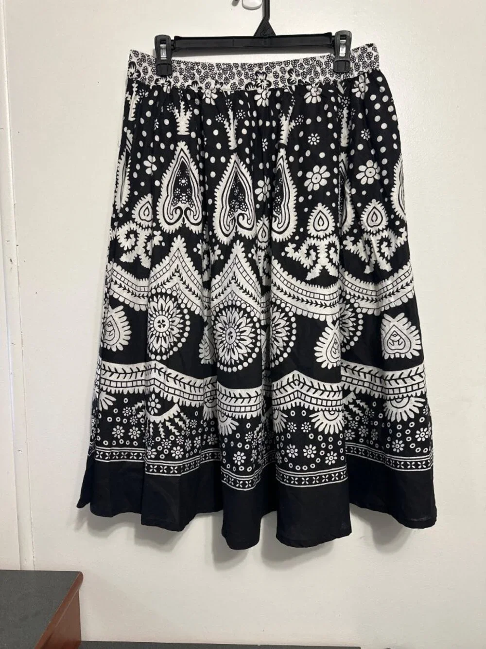Black & White Floral Boho Midi Skirt With Elastic Waist By Collections Etc Cotto